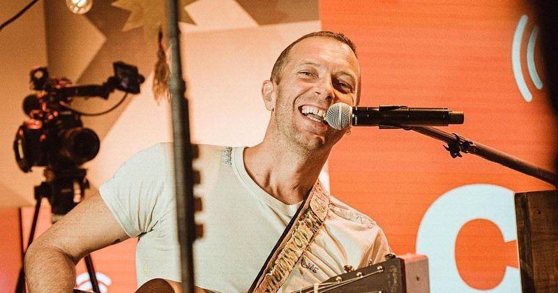9 Fakta Orangtua Chris Martin Vokalis Coldplay, Berpisah sejak 2011